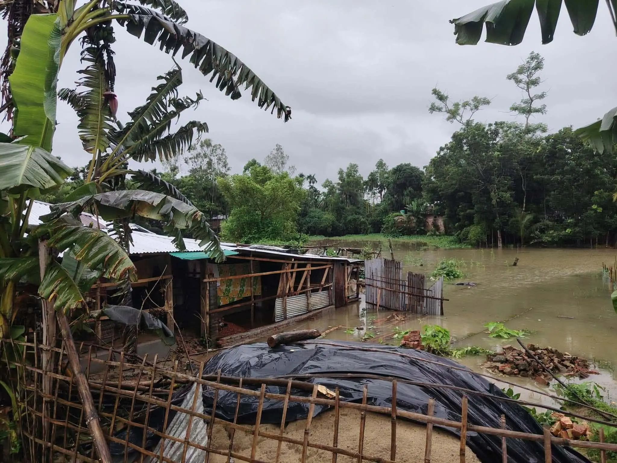 রামুতে নিম্নাঞ্চল প্লাবিত, পানিবন্দি মানুষের চরম দূর্ভোগ