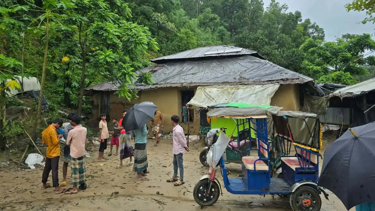 লামায় এক রাতে ৩ বাড়িতে দুর্ধর্ষ ডাকাতি: মালামাল লুটের পাশাপাশি ভাত-তরকারি খেয়ে গেল ডাকাত দল!
