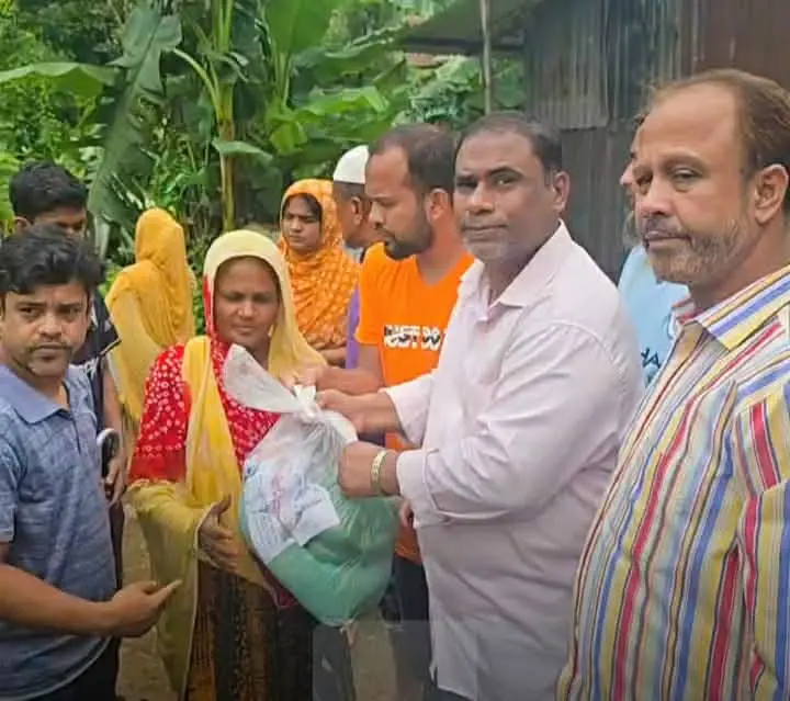 পটিয়া পৌরসভায় হাজী মোহাম্মদ আবুল বশর সিআইপির নগদ অর্থ ও ত্রাণ সামগ্রী বিতরণ
