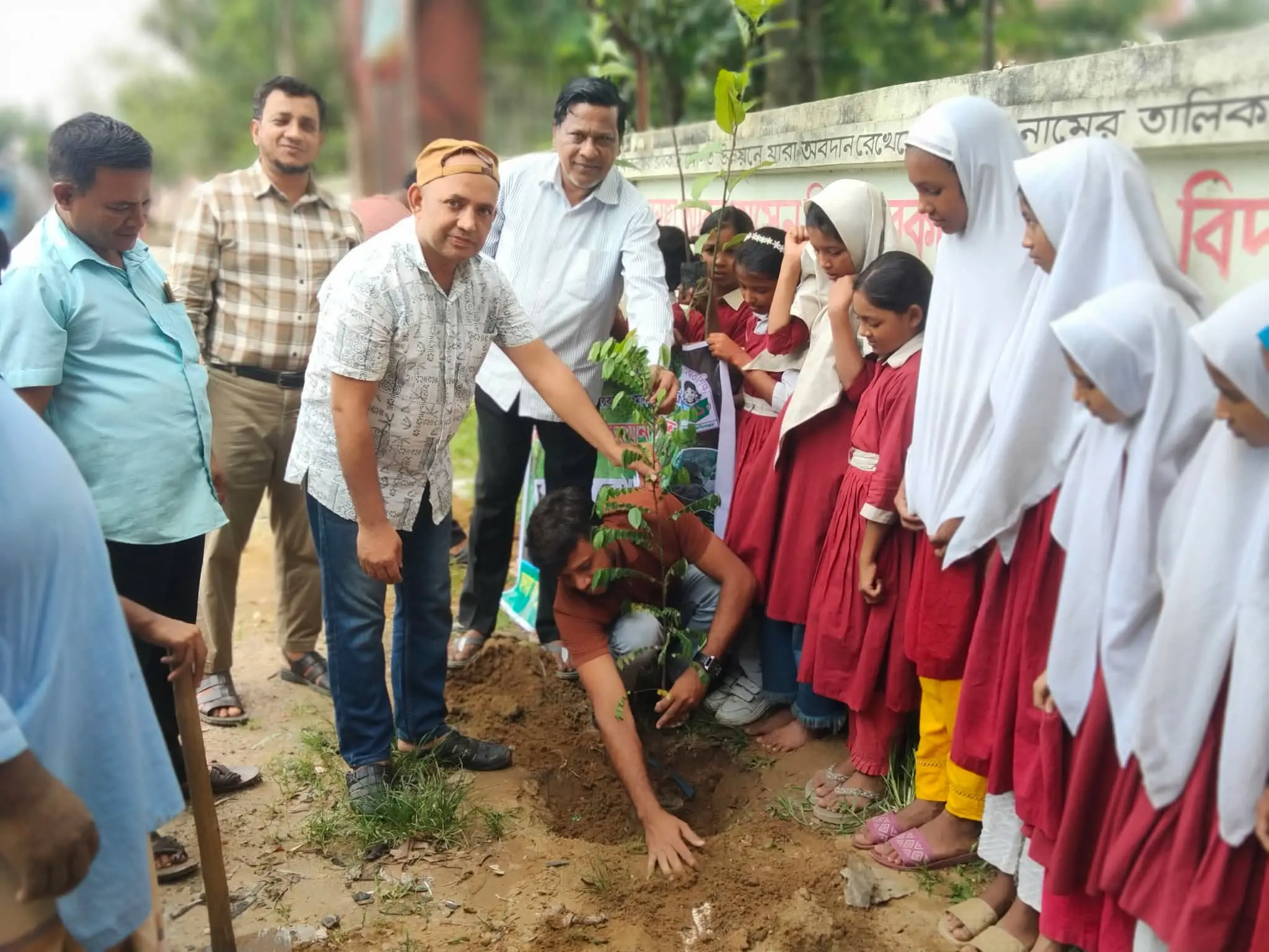 সাতকানিয়ায় ‘বৃক্ষরোপণ কর্মসূচি ’ পালিত: পরিবেশ রক্ষায় সবাইকে এগিয়ে আসার আহ্বান