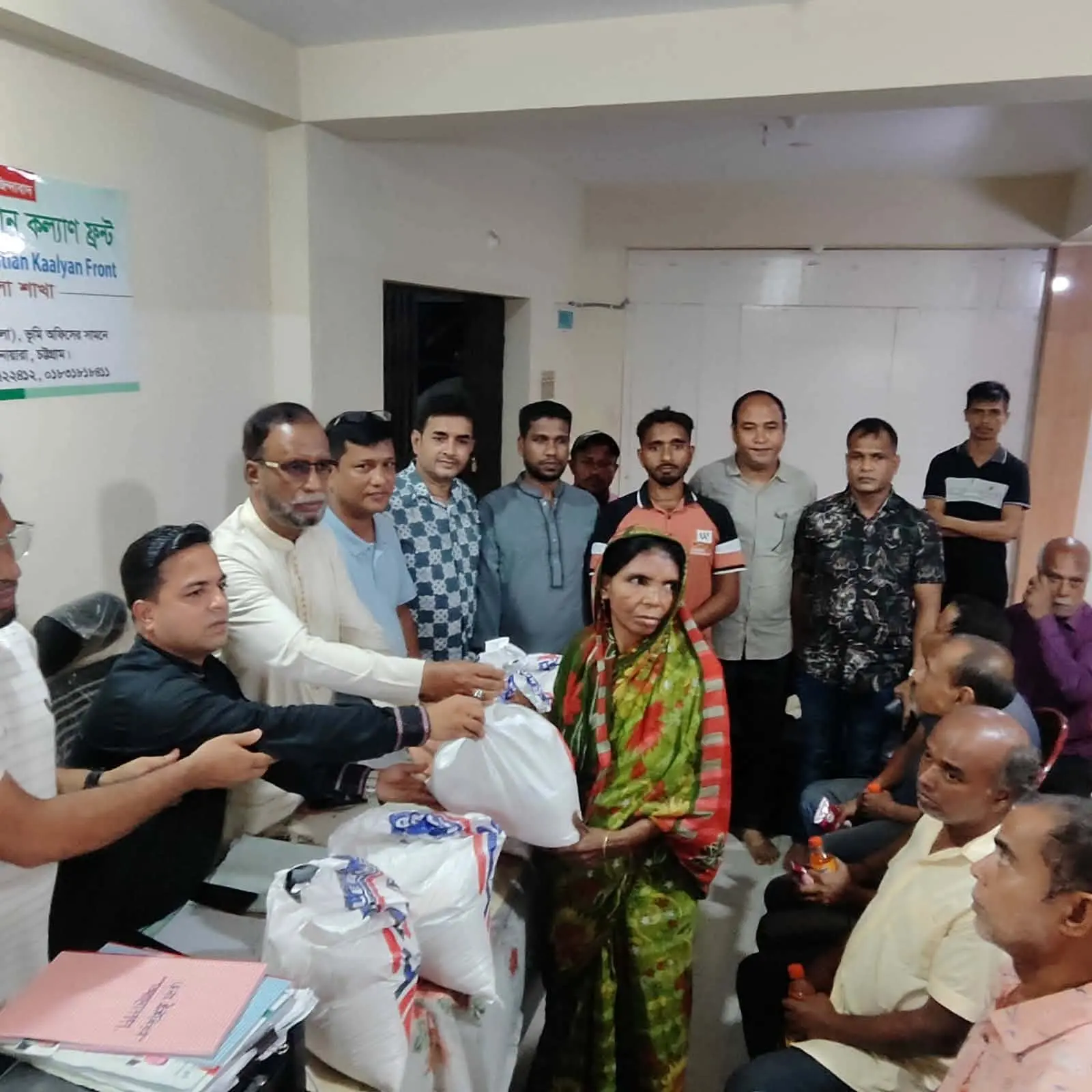 অসহায়দের মাঝে হিন্দু-বৌদ্ধ-খ্রিস্টান কল্যাণ ফ্রন্টের উপহার