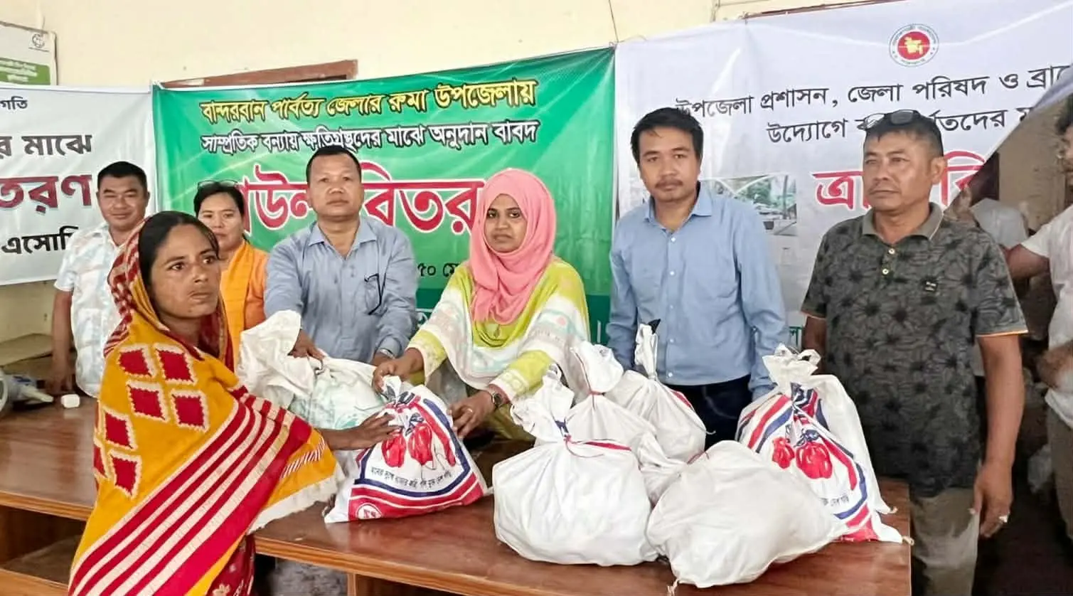 রুমার সাম্প্রতিক বন্যায় ক্ষতিগ্রস্ত ৫'শত পরিবার পেল ত্রাণ