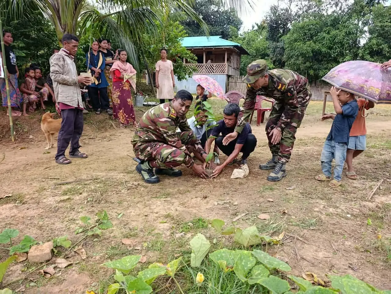 দুর্গম পাহাড়ের বাংলাদেশ সেনাবাহিনীর উদ্যোগে বৃক্ষরোপণ কর্মসূচি