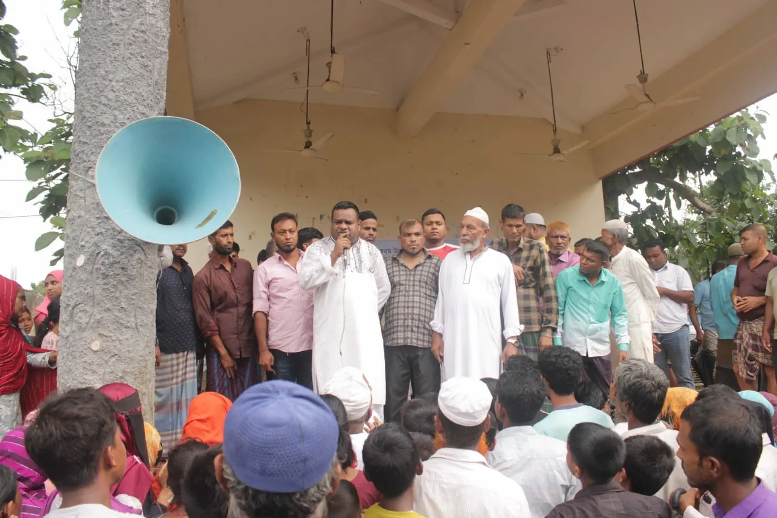 আলীকদমে বন্যাদুর্গত পরিবারের পাশে মরহুম আলহাজ্ব খুইল্লা মিয়া চেয়ারম্যান ফাউন্ডেশন
