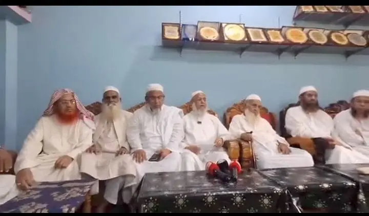 বাবুনগরে হেফাজতের বৈঠক: রূপরেখার আগে সাত ইসলামী দলের ঐক্যে জোর