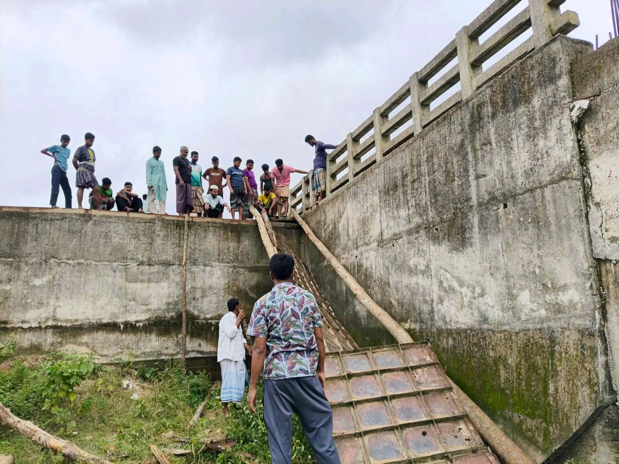 ১৩ কোটি টাকায় নির্মিত গজালিয়া ব্রিজ আদৌ চলাচলের উপযোগী হবে কি?
