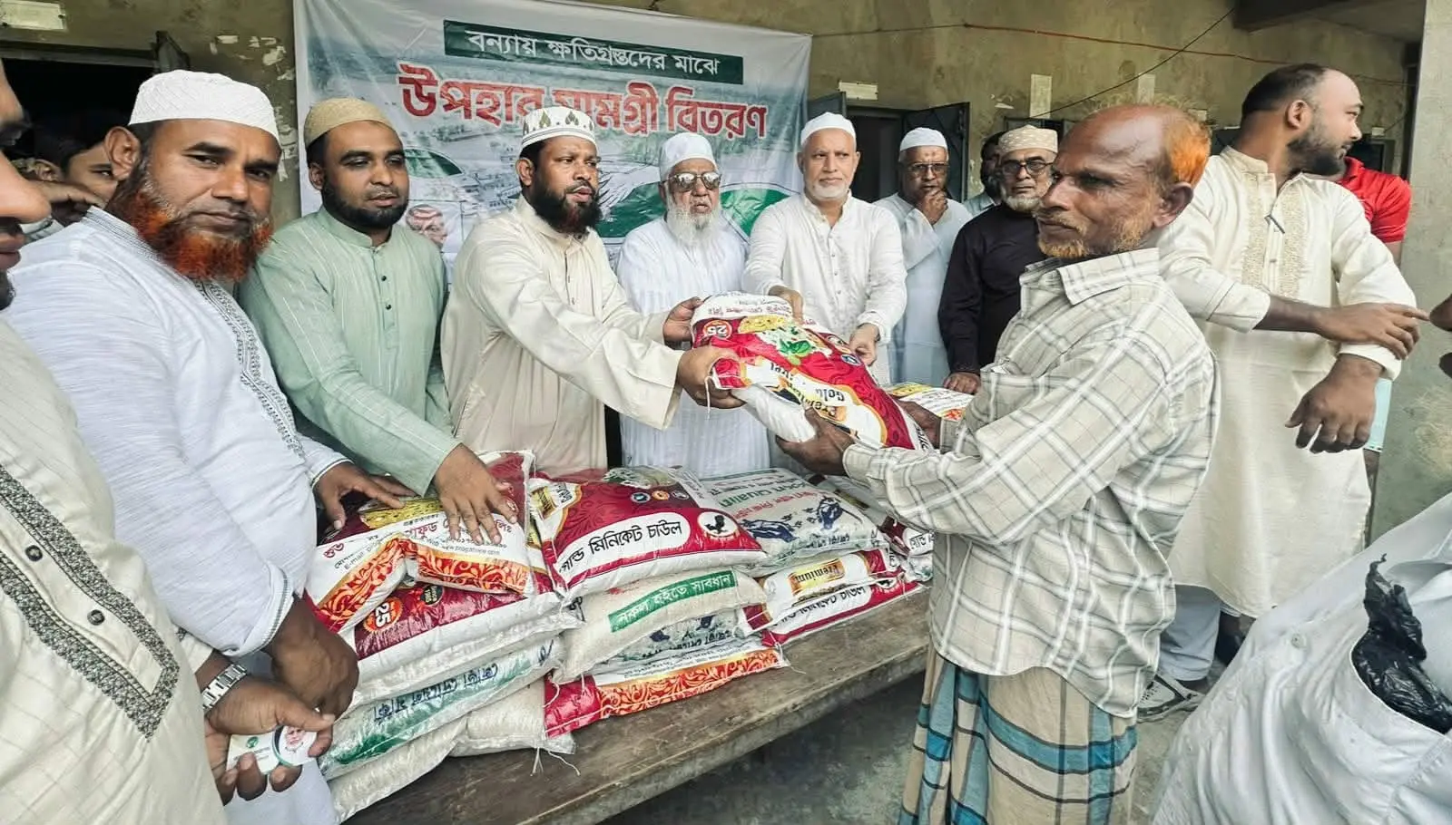 দুর্যোগে সবাইকে মানুষের পাশে দাঁড়ানোর আহবান: এম. পি শাহজাহান চৌধুরী