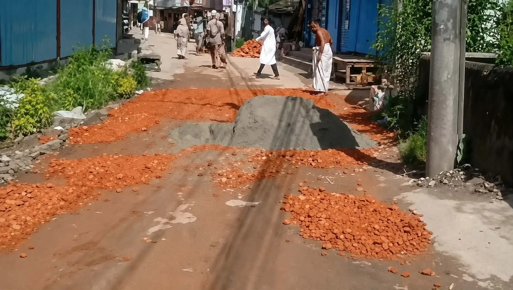দৈনিক সাঙ্গুতে সংবাদ প্রকাশের পর পটিয়ায় ব্যক্তিগত উদ্যোগে সড়ক সংস্কার