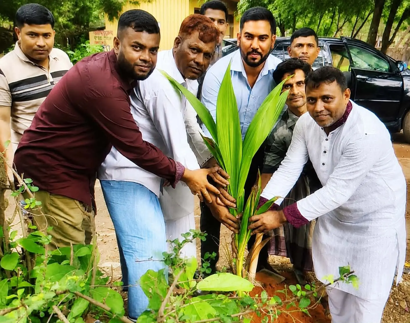 পটিয়ায় আশিয়ায় যুবদলের উদ্যোগে বৃক্ষরোপণ কর্মসূচির উদ্বোধন