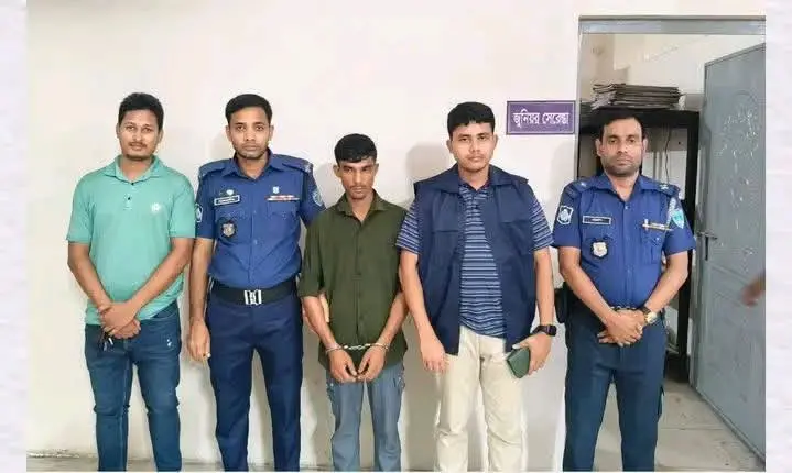 লামায় চাঞ্চল্যকর সিএনজি ছিনতাই ও চালককে হত্যাচেষ্টা: ৩ ডাকাত গ্রেপ্তার, সিএনজি ও মোবাইল ফোন উদ্ধার