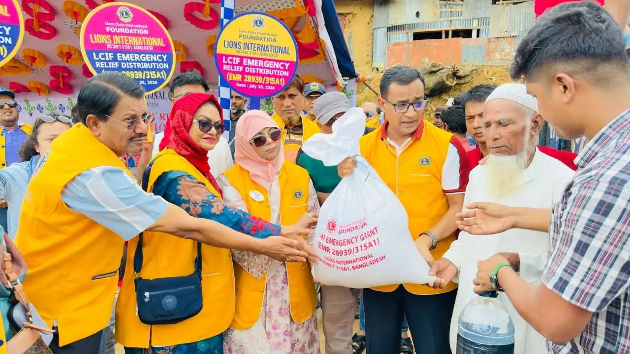 কক্সবাজার সদর, রামু ও চকরিয়ায় বন্যাকবলিত ১৫ শতাধিক পরিবারে লায়ন্স ইন্টারন্যাশনালের খাদ্যসামগ্রী বিতরণ