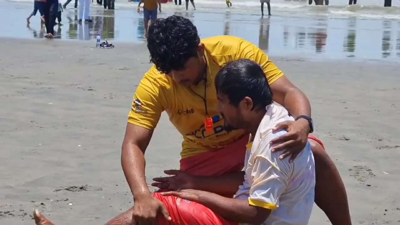সিআইপিআরবির সচেতনতামূলক মহড়া: সমুদ্রের মৃত্যুর দুয়ার থেকে ফিরল ১ হাজার ৪৩ পর্যটক!
