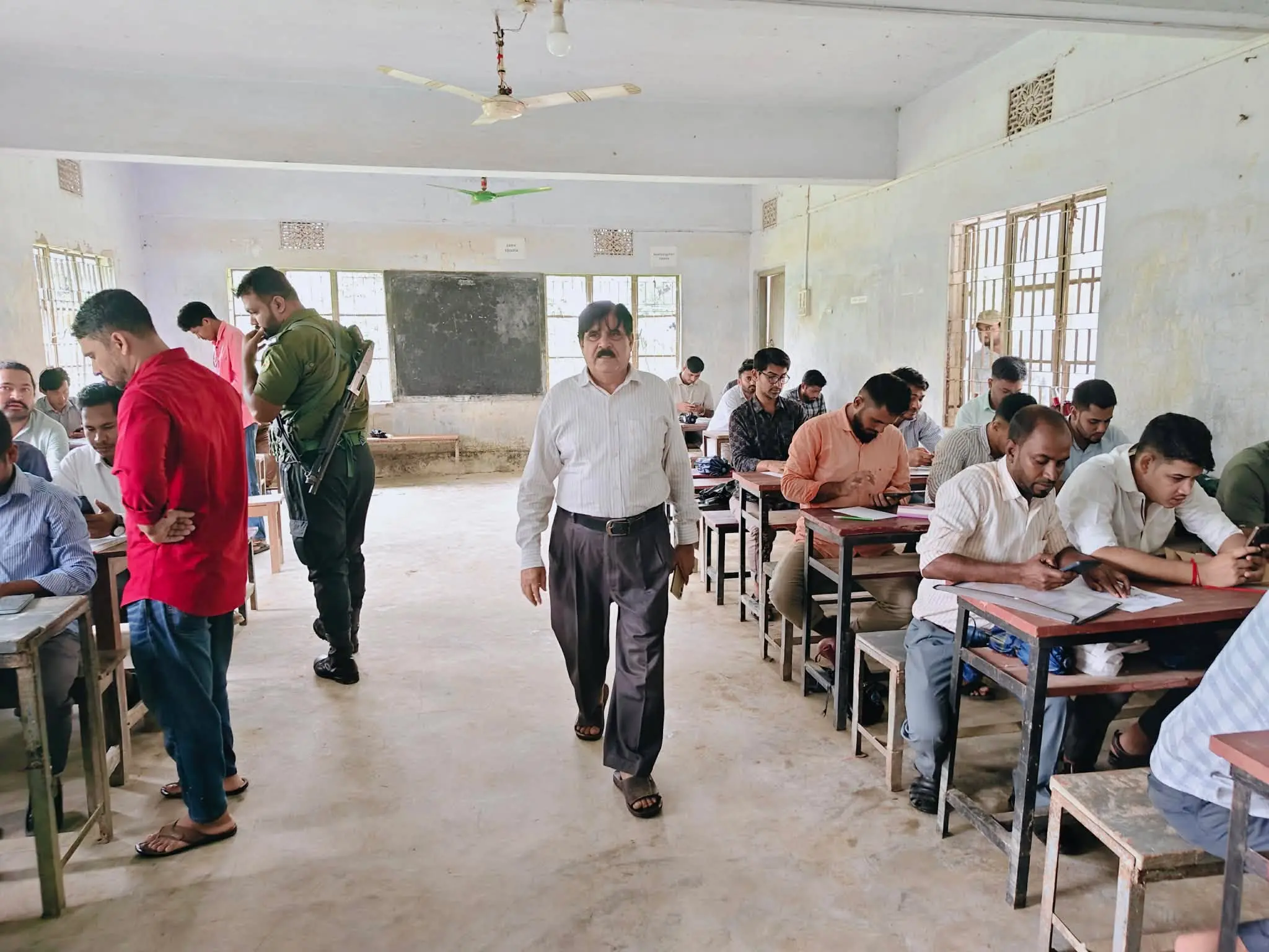 লামায় ফ্যামিলি কার্ডের নিয়োগে পক্ষপাতিত্বের অভিযোগ