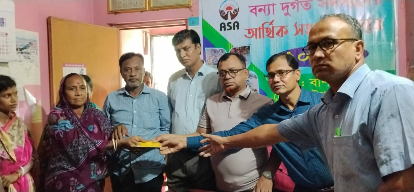 বাঁশখালীতে আশার পক্ষ থেকে ১৫ হাজার ৭৭০ গ্রাহককে আর্থিক সহায়তা
