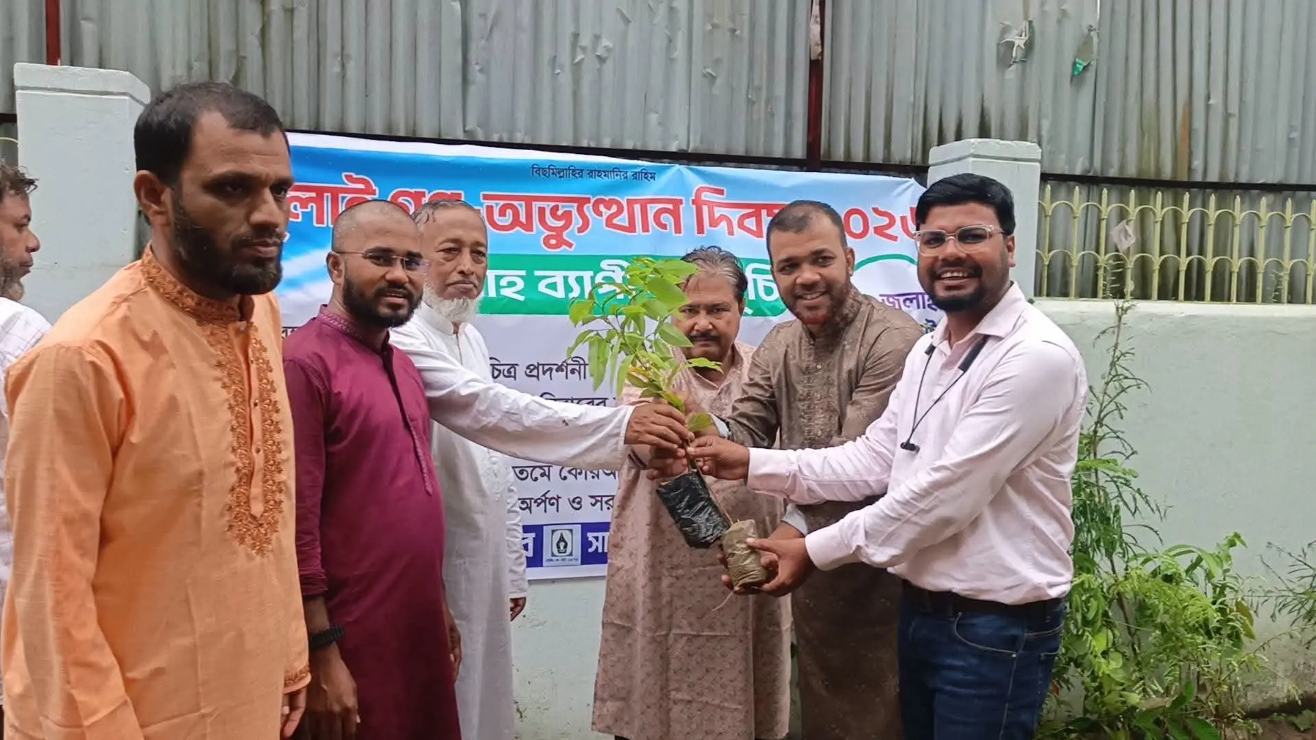 কক্সবাজার প্রেসক্লাবে বৃক্ষরোপণ ও চারা বিতরণ