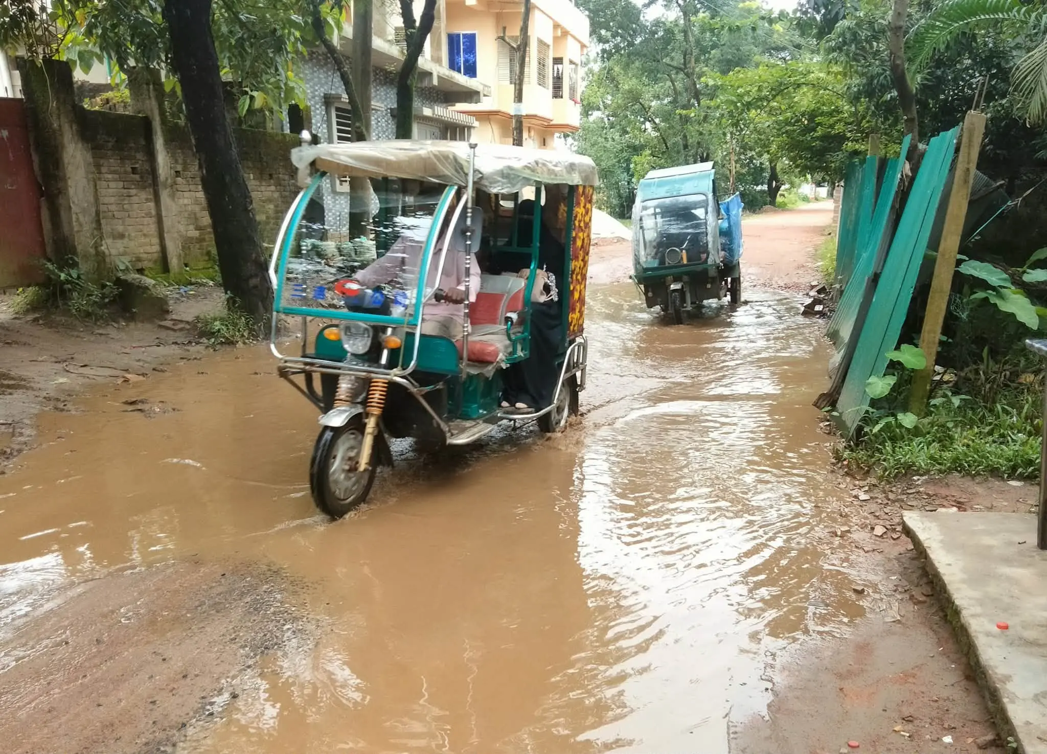 সাতকানিয়া কলেজ রোডে ভোগান্তি চরমে: সড়ক ও সেতু নির্মাণে জনদুর্ভোগ
