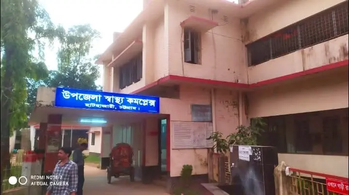 হাটহাজারী উপজেলা স্বাস্থ্য কমপ্লেক্স: এক মাসের ছুটি নিয়ে স্টোরকিপারের দুই মাসেও মেলেনি দেখা, যুক্ত ধর্মীয় সংগঠনে; মেয়াদোত্তীর্ণ ওষুধে ঝুঁকি