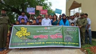 বিশ্ব হাতি দিবসে বান্দরবানে সচেতনতা র্যালি ও আলোচনা সভা, ক্ষতিগ্রস্ত ১২ পরিবার পেল ক্ষতিপূরণ