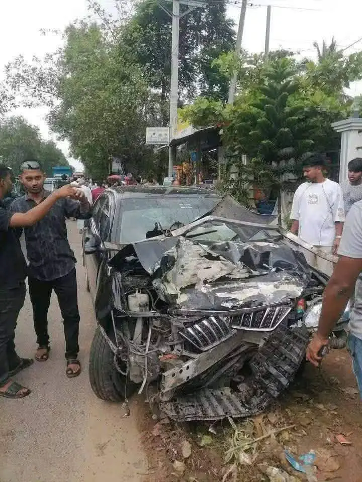 হাটহাজারীতে সিএনজি ও কারের সংঘর্ষে চালকের মৃত্যু, ৫ পরীক্ষার্থীসহ আহত ৮