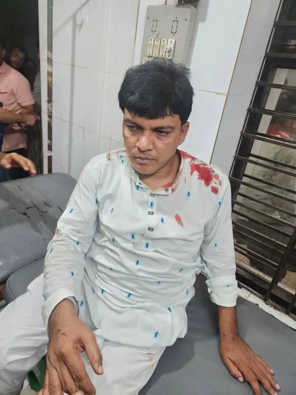 আনোয়ারায় এনসিপি নেতা দেলোয়ার হোসেনকে কুপিয়ে জখম
