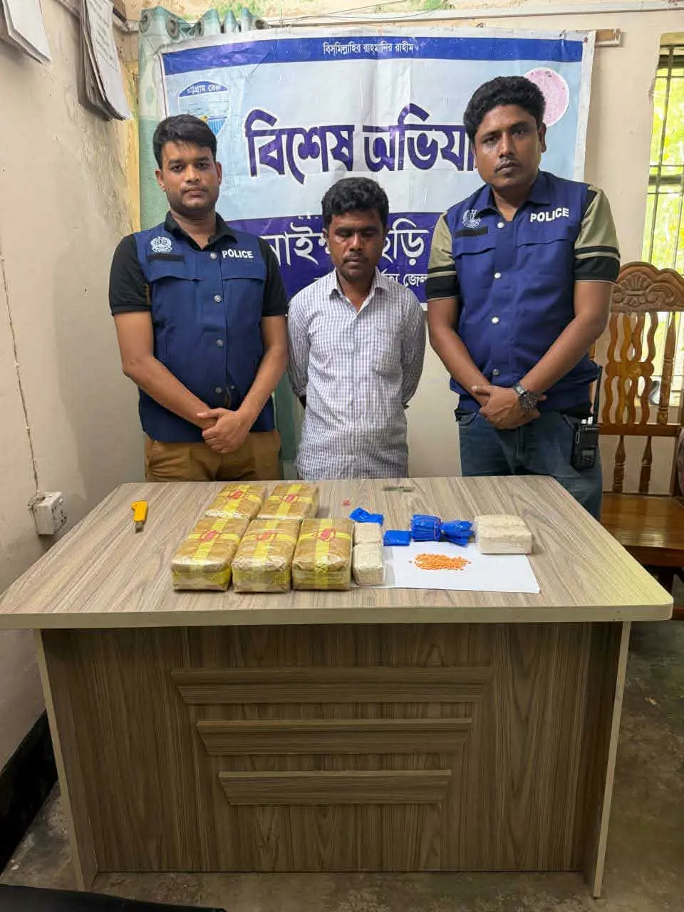 নাইক্ষ্যংছড়িতে ৬০ হাজার ইয়াবাসহ একজন আটক