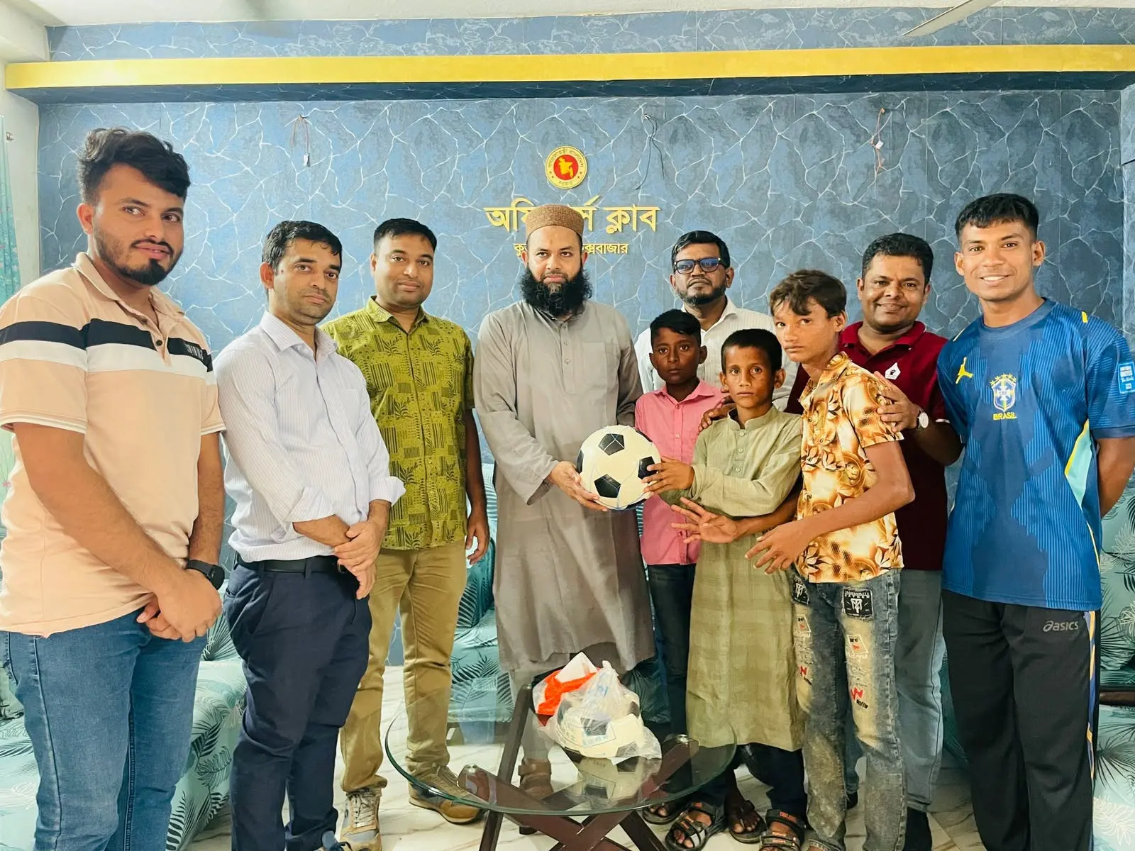 ফুটবল কেনার টাকায় হাঁস চুরি, তিন কিশোরের হাতে ফুটবল তুলে দিলেন ইউএনও