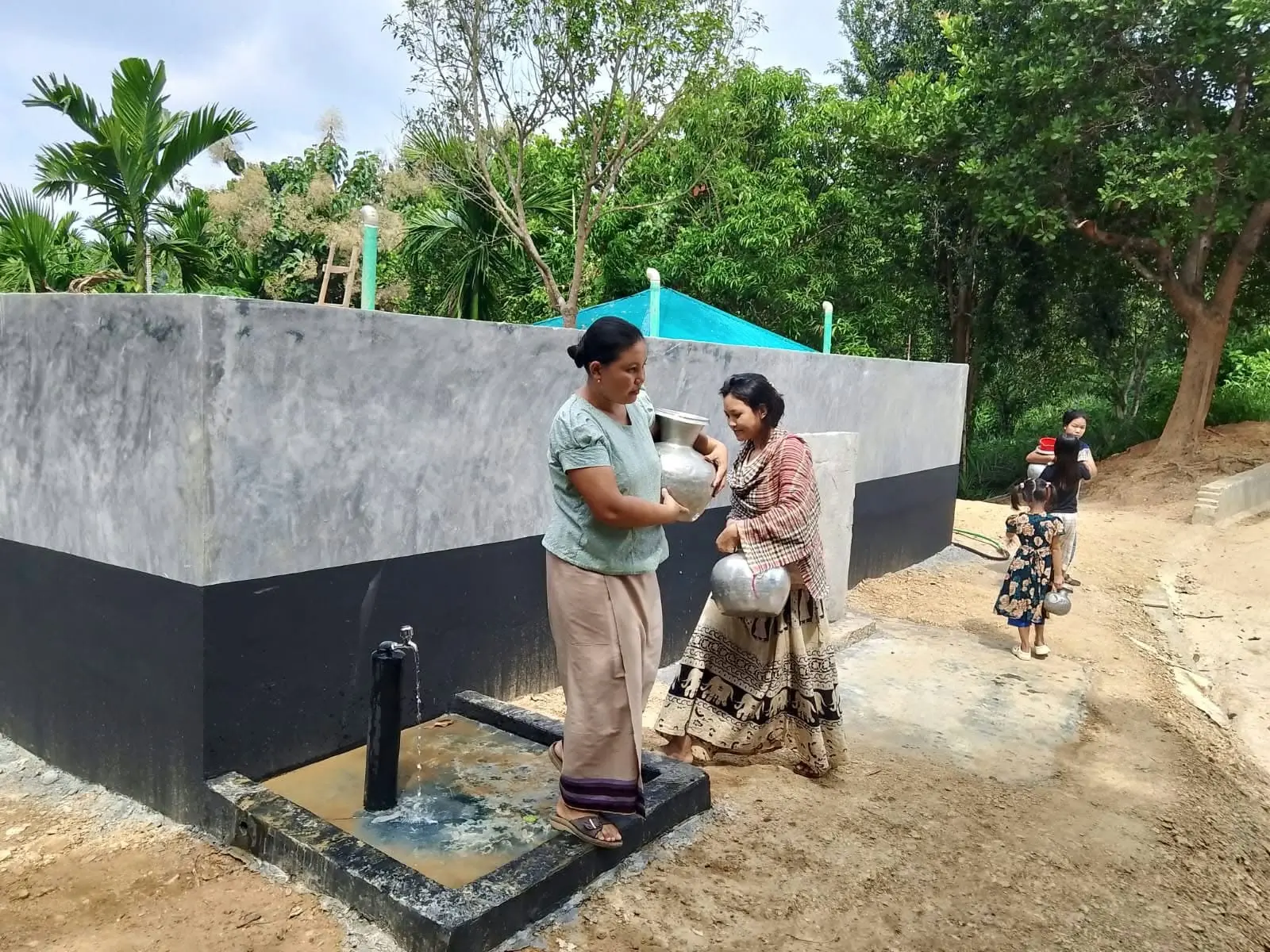 রুমায় পানির সংকট স্থায়ীভাবে নিরসনে ১ লক্ষ লিটার ধারণক্ষমতার ওয়াটার রিজার্ভার নির্মাণ করল বাংলাদেশ সেনাবাহিনী