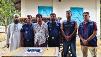 নাইক্ষ্যংছড়ির ঘুমধুমে ১০ হাজার ইয়াবা ও টমটমসহ ১ জন আটক