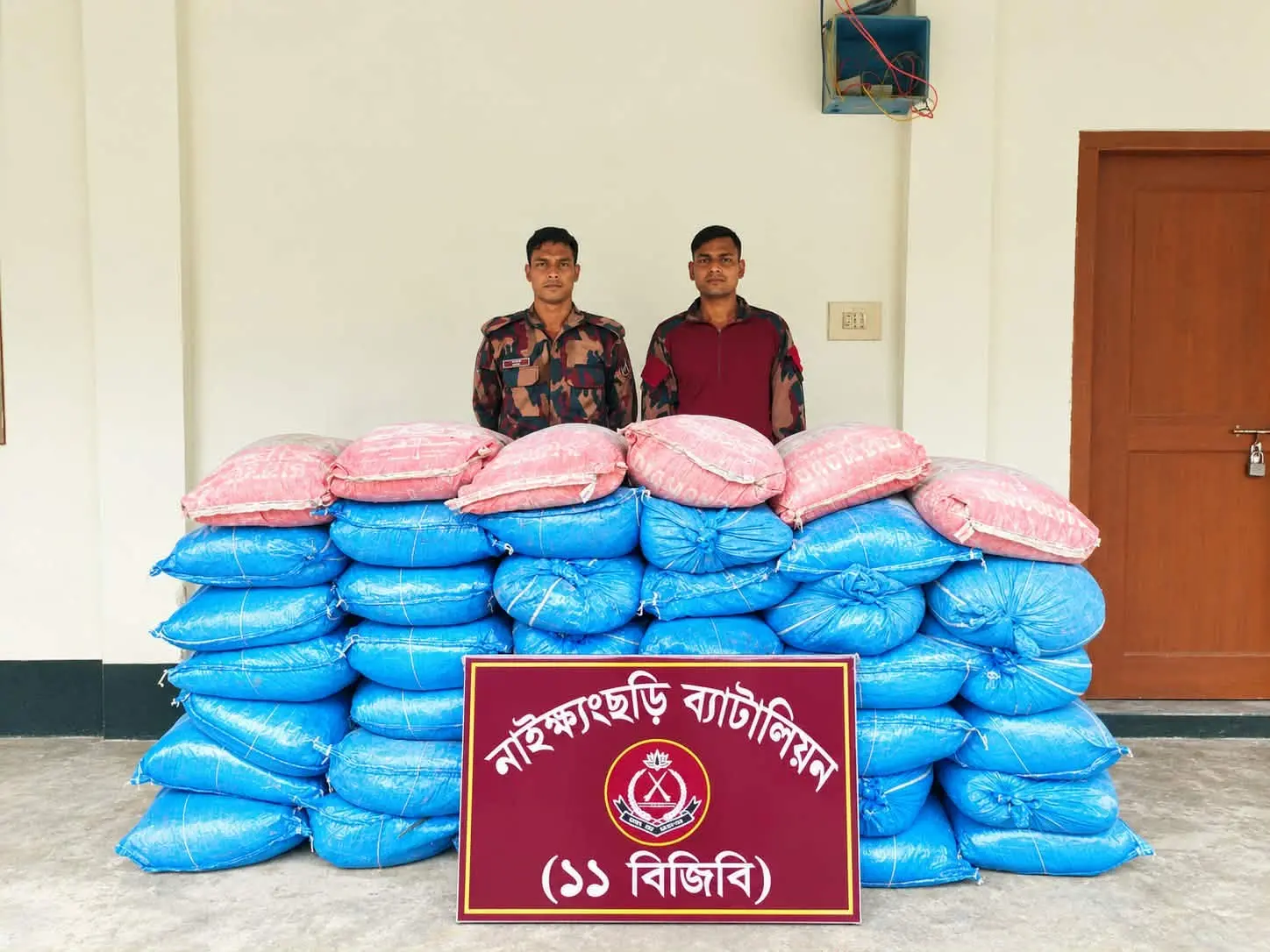 নাইক্ষ্যংছড়ি সীমান্তে পাচারের প্রস্তুতির সময় সার ও সিমেন্ট জব্দ