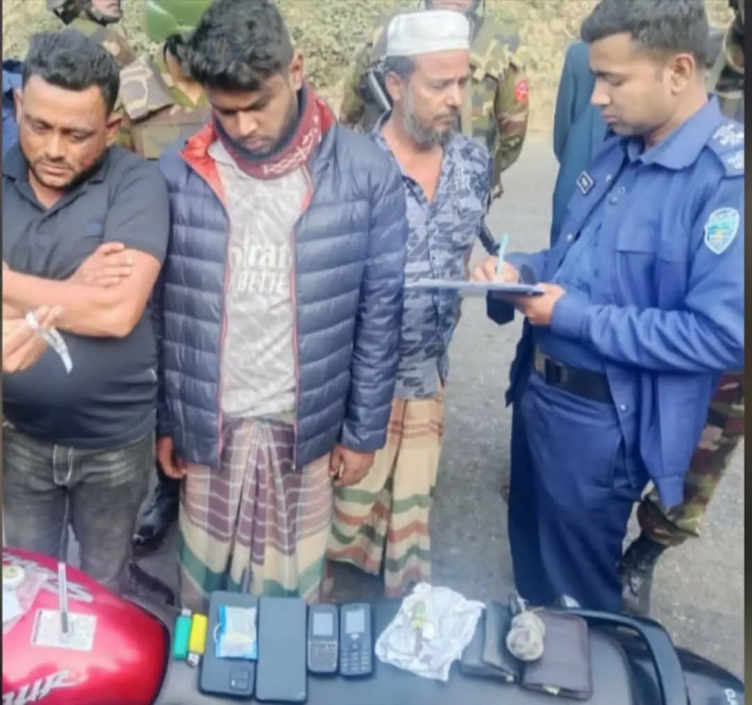 বান্দরবানে ইয়াবাসহ দুই মাদক কারবারিকে গ্রেপ্তার করল সেনাবাহিনী
