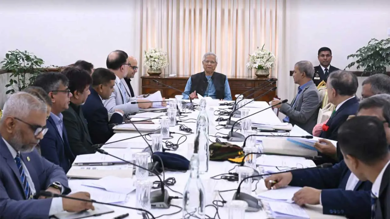 নির্বাচন সামনে রেখে সাইবার নিরাপত্তা জোরদারের নির্দেশ প্রধান উপদেষ্টার