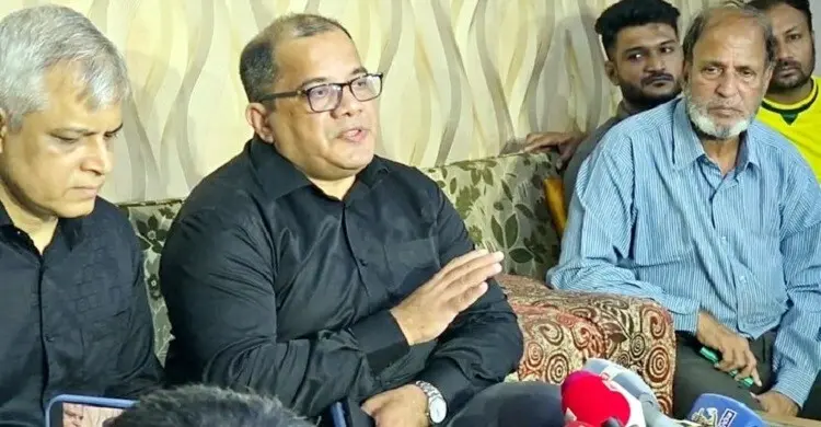 ক্রিকেটার নাঈমের বাসায় গিয়ে দুঃখ প্রকাশ সিএমপি কমিশনারের