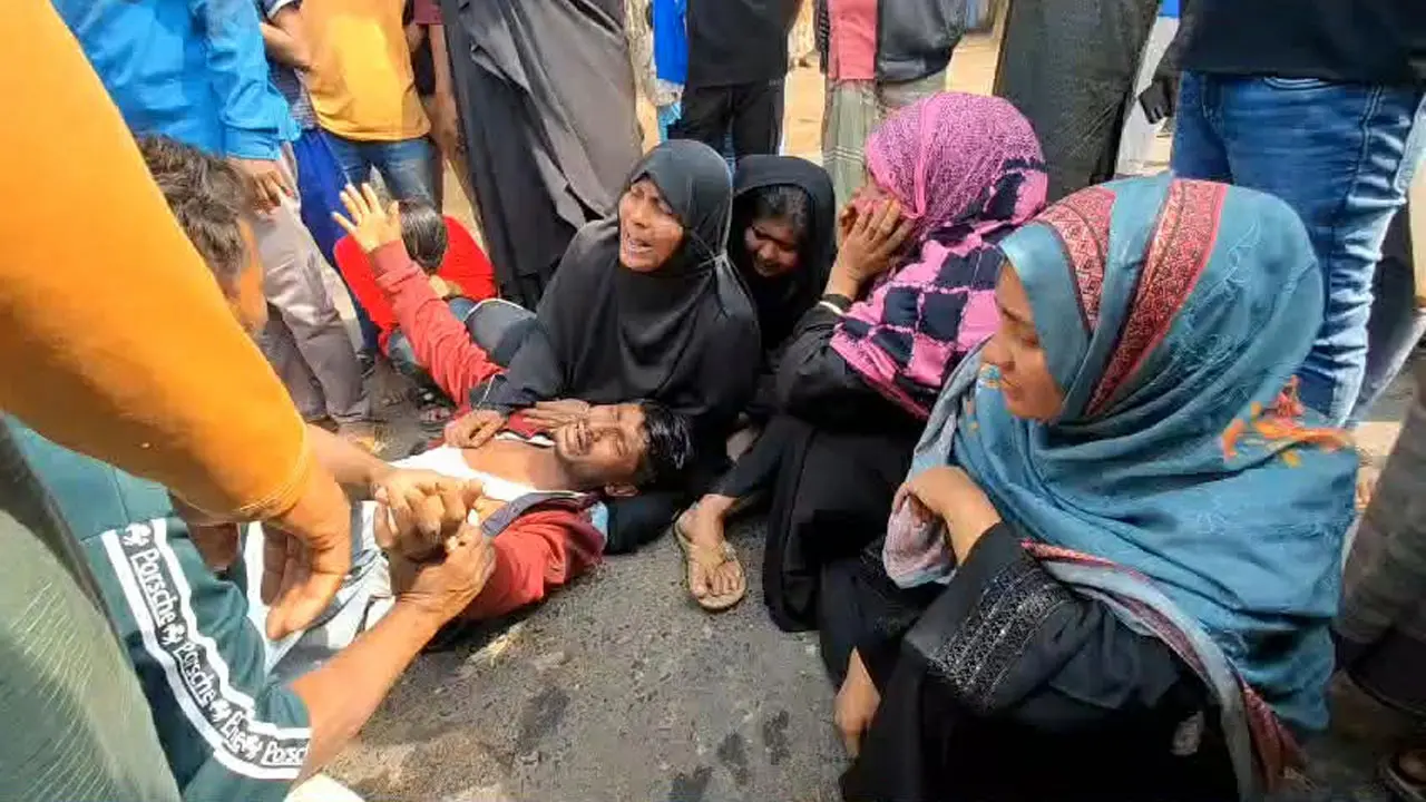 মিয়ানমার থেকে ছোড়া গুলিতে টেকনাফে শিশু আহত, আটক ৩৫ বিদ্রোহী