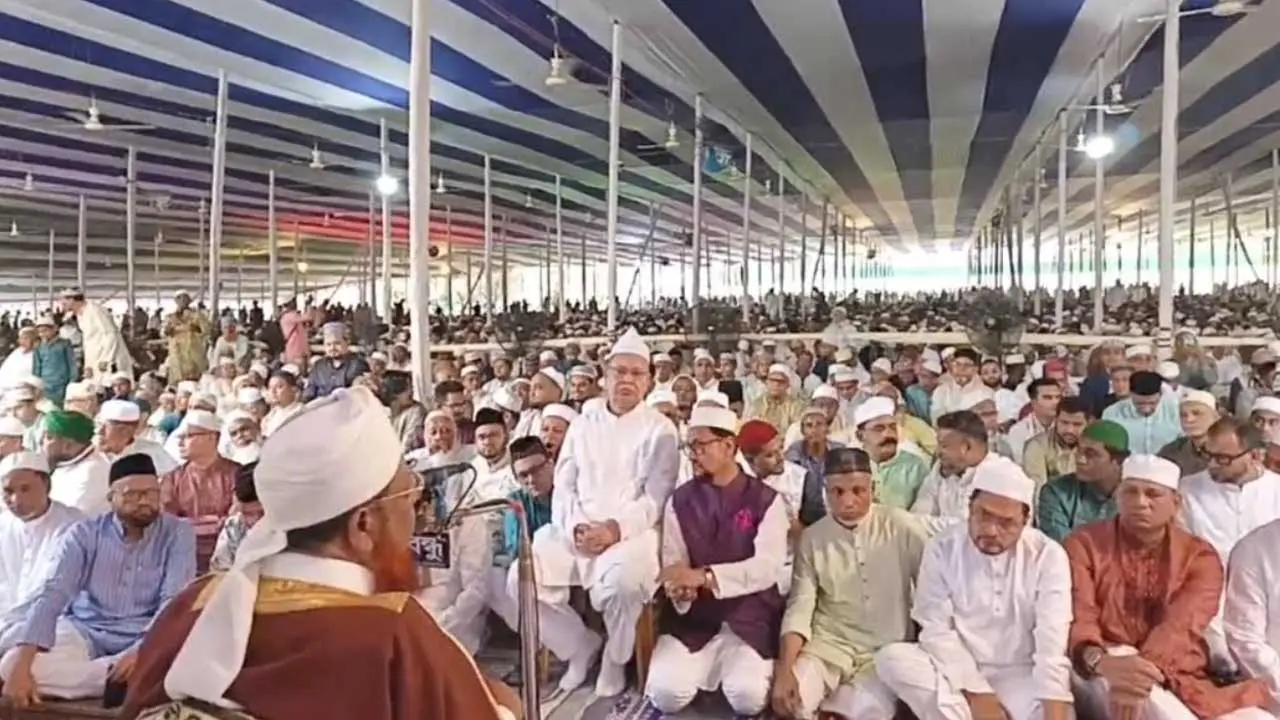 উৎসবমুখর পরিবেশে সারাদেশে উদযাপিত হচ্ছে ঈদ