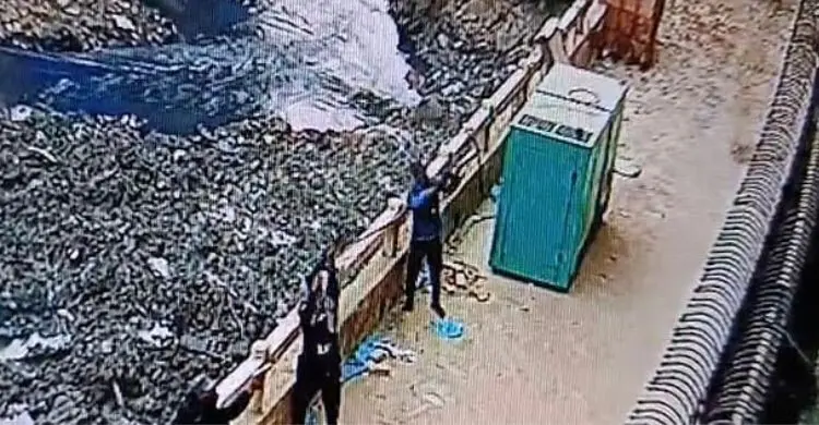 চট্টগ্রামে চাঁদা না পেয়ে পুলিশ পাহারায় থাকা ব্যবসায়ীর বাসায় গুলি