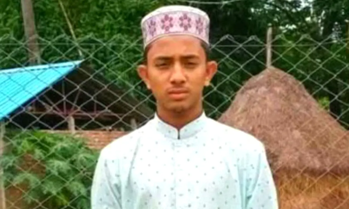 মিরসরাইয়ে গাছ থেকে পড়ে মাদ্রাসা ছাত্র নিহত
