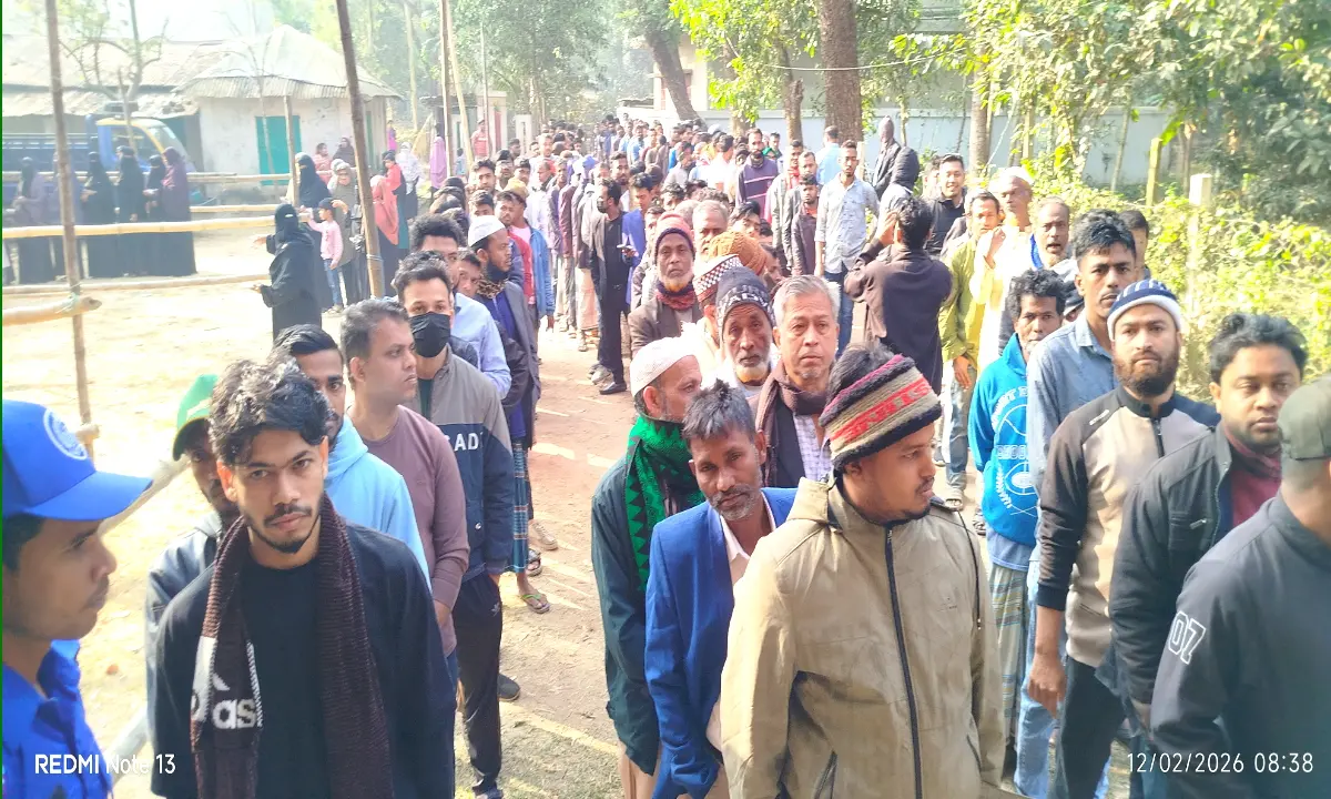 উৎসবের আমেজে লোহাগাড়ার ৬৭ কেন্দ্রে ভোট গ্রহণ