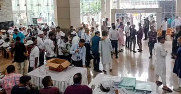 এক যুগ পর চট্টগ্রাম চেম্বারে চলছে ভোটগ্রহণ, এক প্যানেলের বর্জন