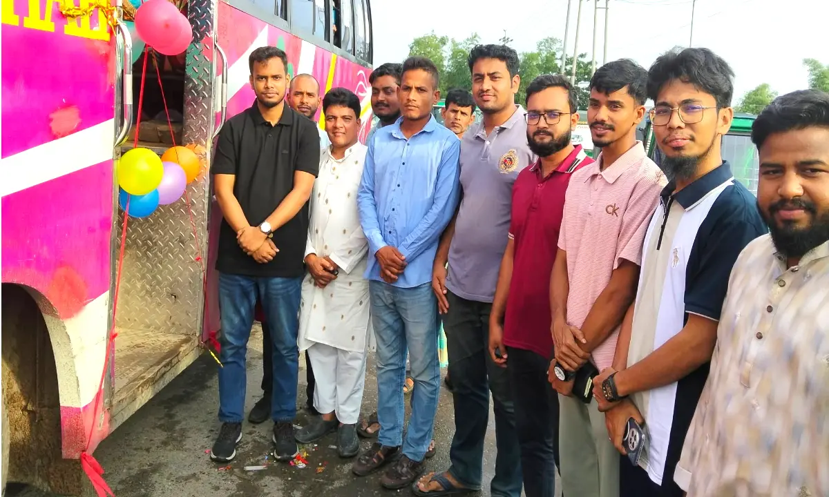 ঈদে যাত্রী হয়রানি ও দূর্ভোগ কমাতে আনোয়ারায় এনসিপির ফ্রি বাস সার্ভিস