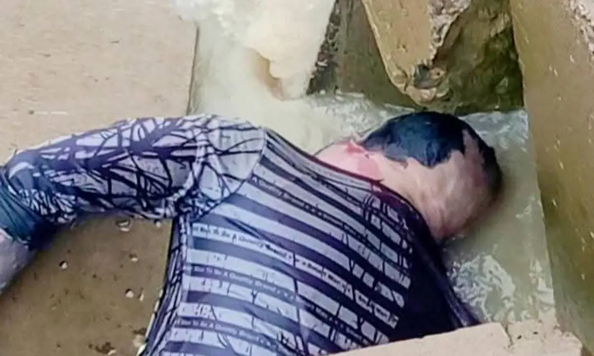 আনোয়ারায় জোয়ারে ভেসে আসা অজ্ঞাত লাশ উদ্ধার