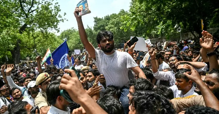 আন্দোলনের মুখে ভারতের সরকার, মোদীর গদি কি টিকবে?