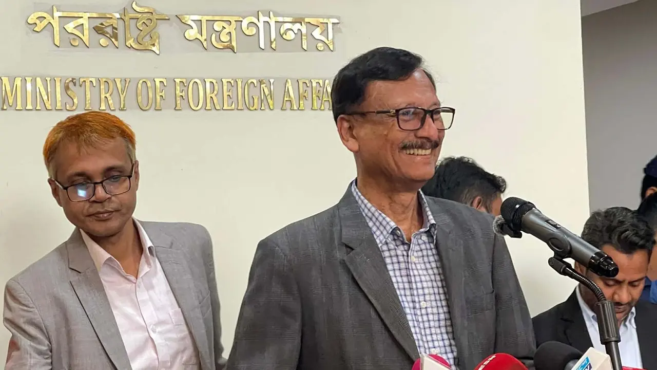 পাকিস্তানের সঙ্গে সম্পর্ক উন্নত করার চেষ্টা করছি : পররাষ্ট্র উপদেষ্টা