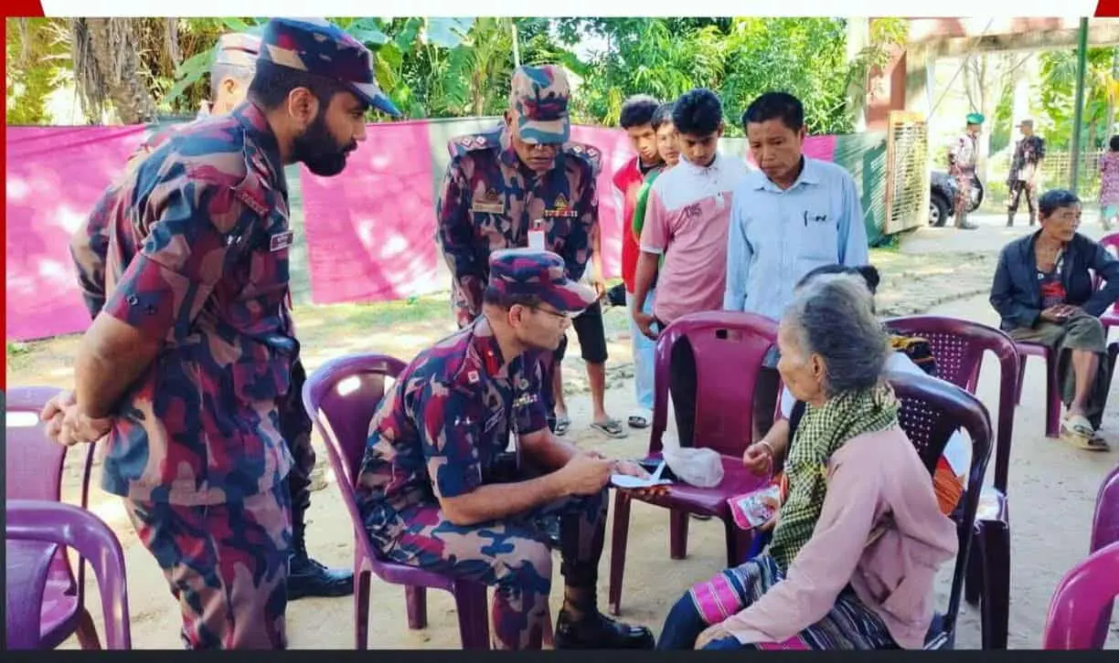 নাইক্ষ্যংছড়ি সীমান্ত এলাকায় ৩৪ বিজিবির চিকিৎসা সেবা ও উপহার বিতরণ