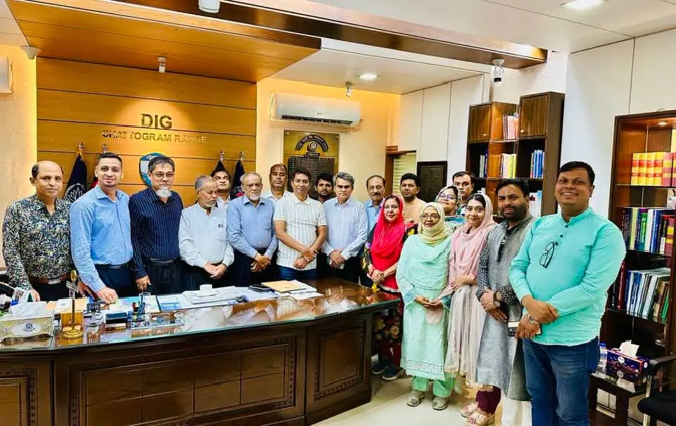 চট্টগ্রাম রেঞ্জ ডিআইজির সঙ্গে আইনজীবী নেতাদের সৌজন্য সাক্ষাৎ