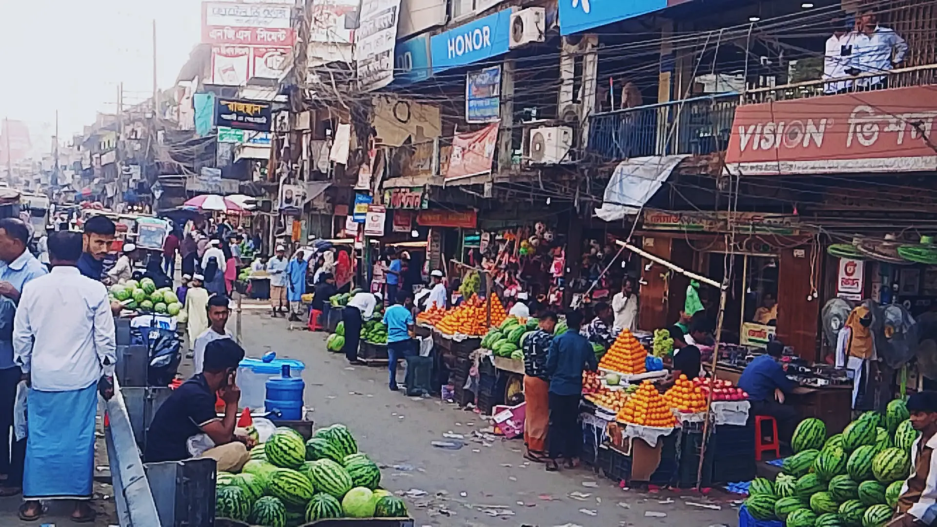 চকরিয়ার ফুটপাতে দৈনিক অর্ধলাখ টাকা চাঁদাবাজি