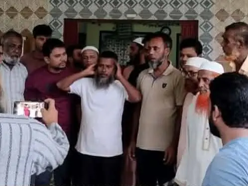 ফটিকছড়িতে যুবককে কান ধরে ওঠবস করানোর অভিযোগ, ভিডিও ভাইরাল