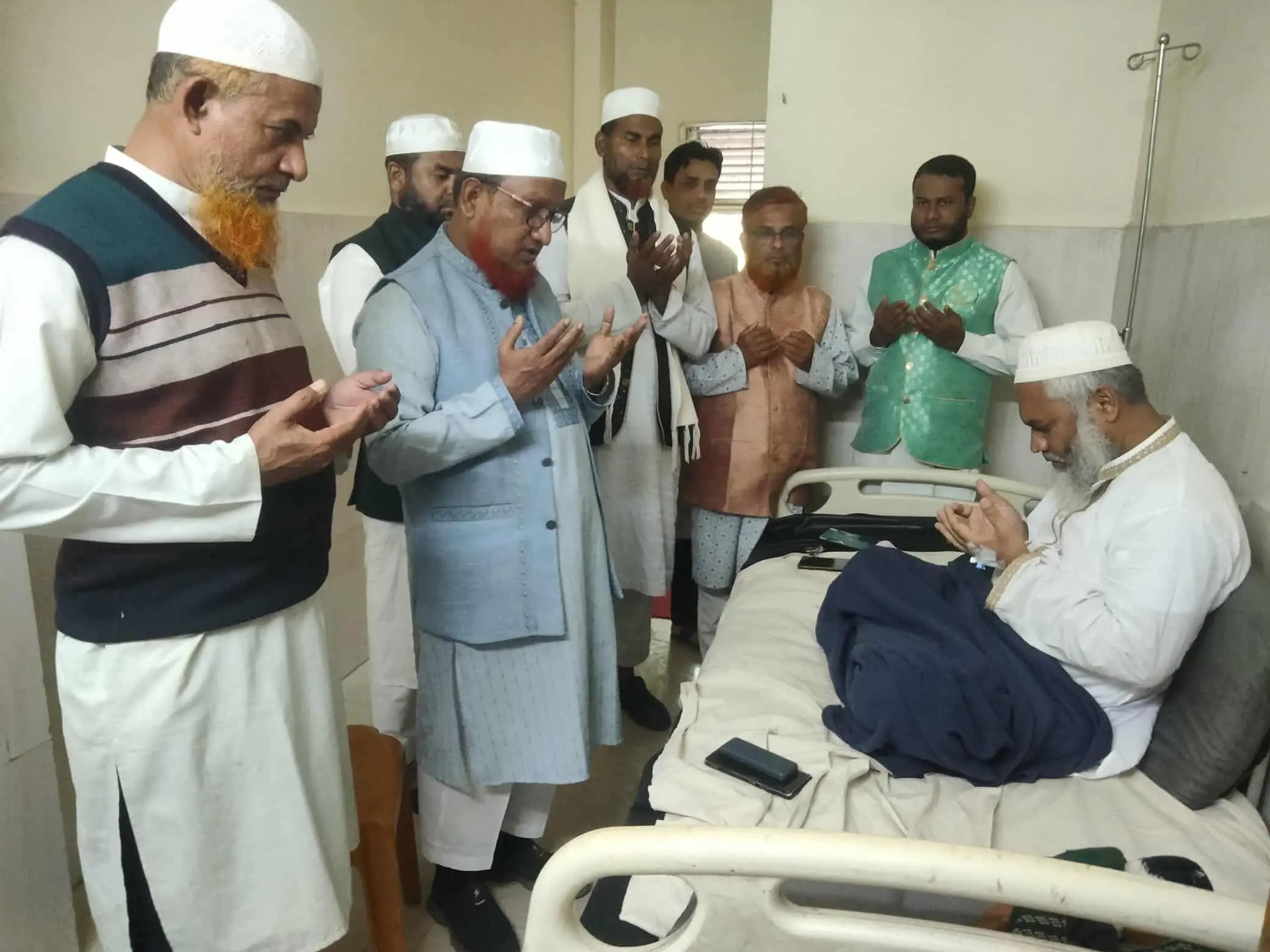 সাতকানিয়া উপজেলা জামায়াতের আমিরকে দেখতে হাসপাতালে জেলা আমির