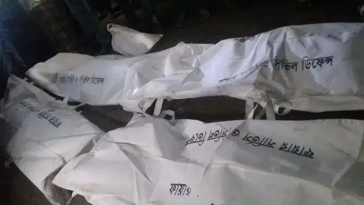 সীতাকুণ্ডে সড়ক দুর্ঘটনায় বাসের ৫ যাত্রী নিহত