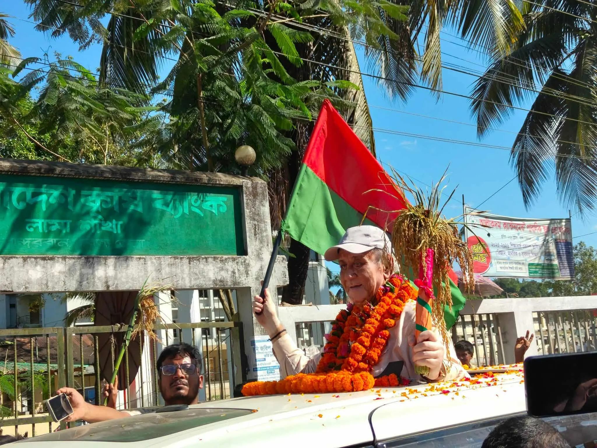 লামায় বিএনপির মনোনীত ধানের শীষ প্রতীকের প্রার্থী সাচিং প্রু জেরীর পথসভা