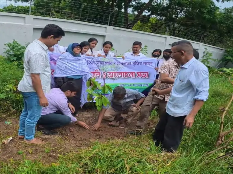 লামা আদর্শ বালিকা উচ্চ বিদ্যালয়ে বৃক্ষরোপণ র্যালি ও আলোচনা সভা